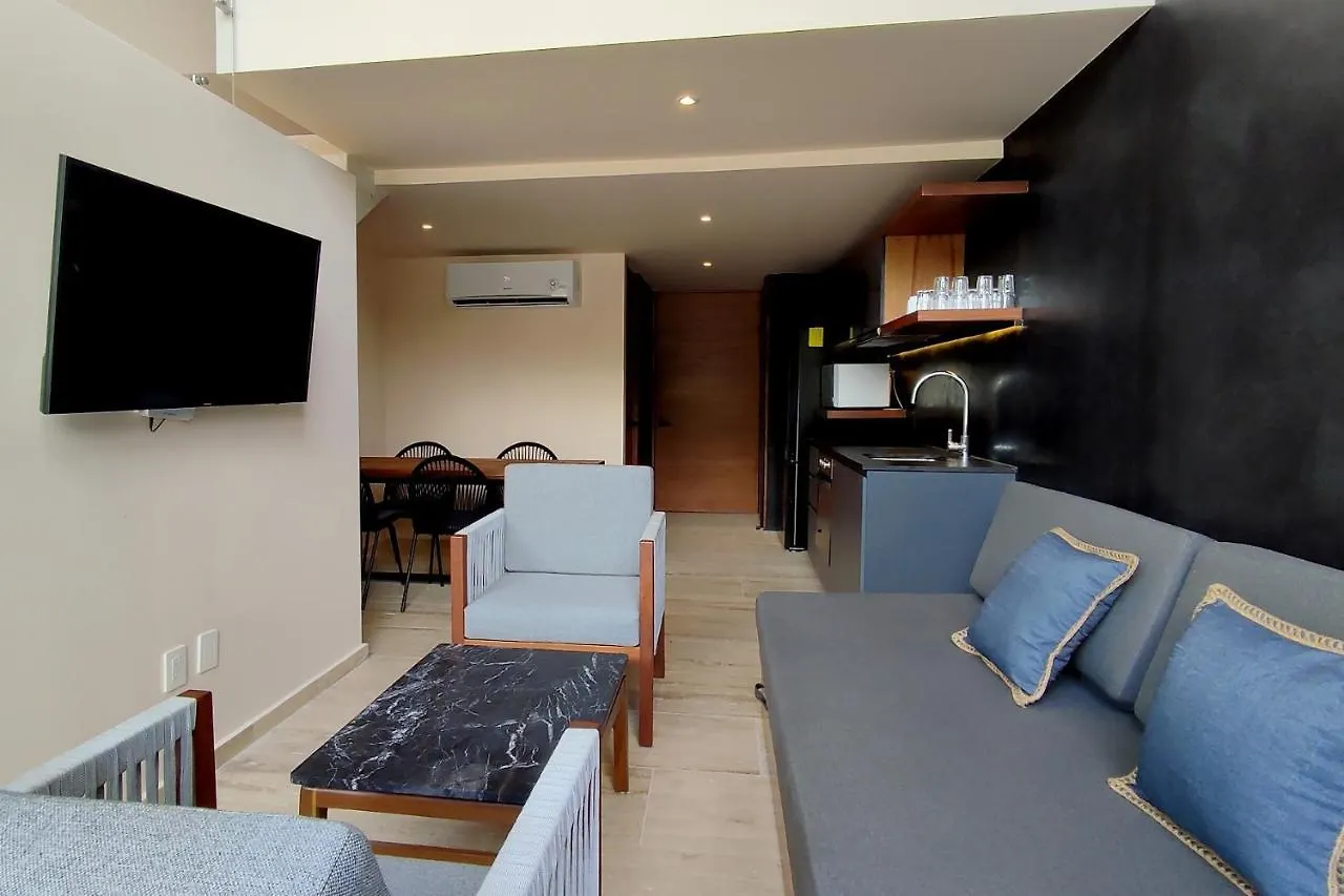 Beautiful 2 Story Loft Near The Beach Playa del Carmen Messico